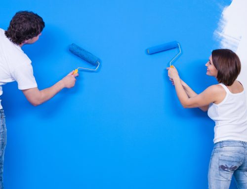 Zmiana koloru ścian – jak poprawnie wykonać malowanie na starą farbę?